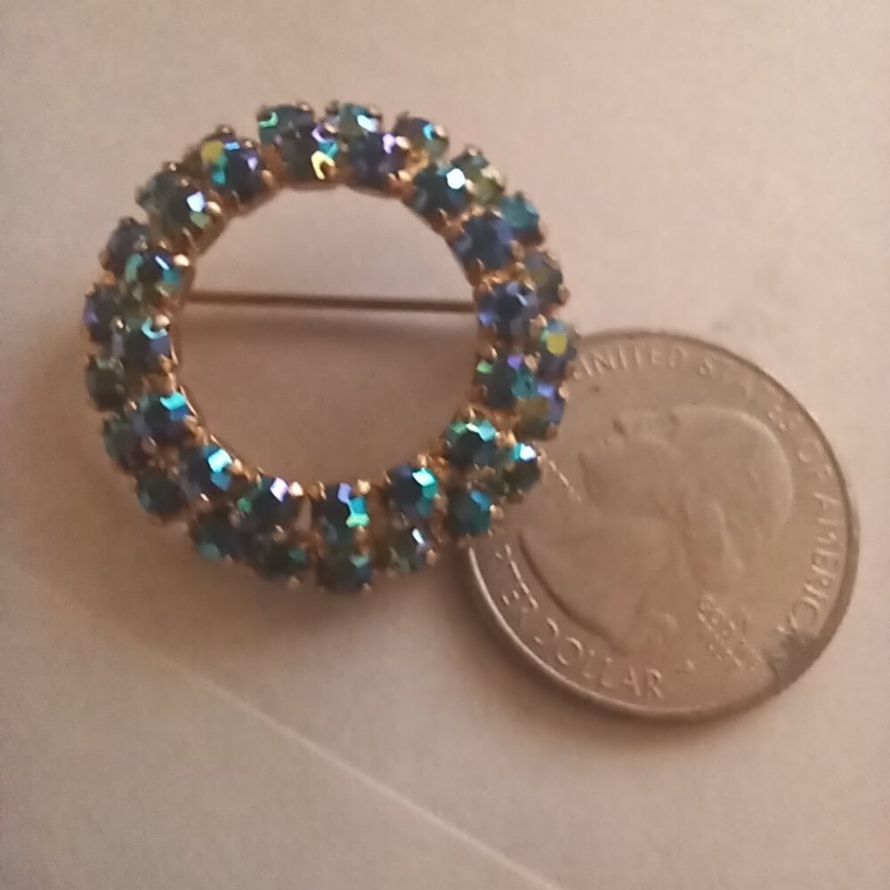 Vintage Mid Century brooch.. Teal Irredecesent Aurora Borealis